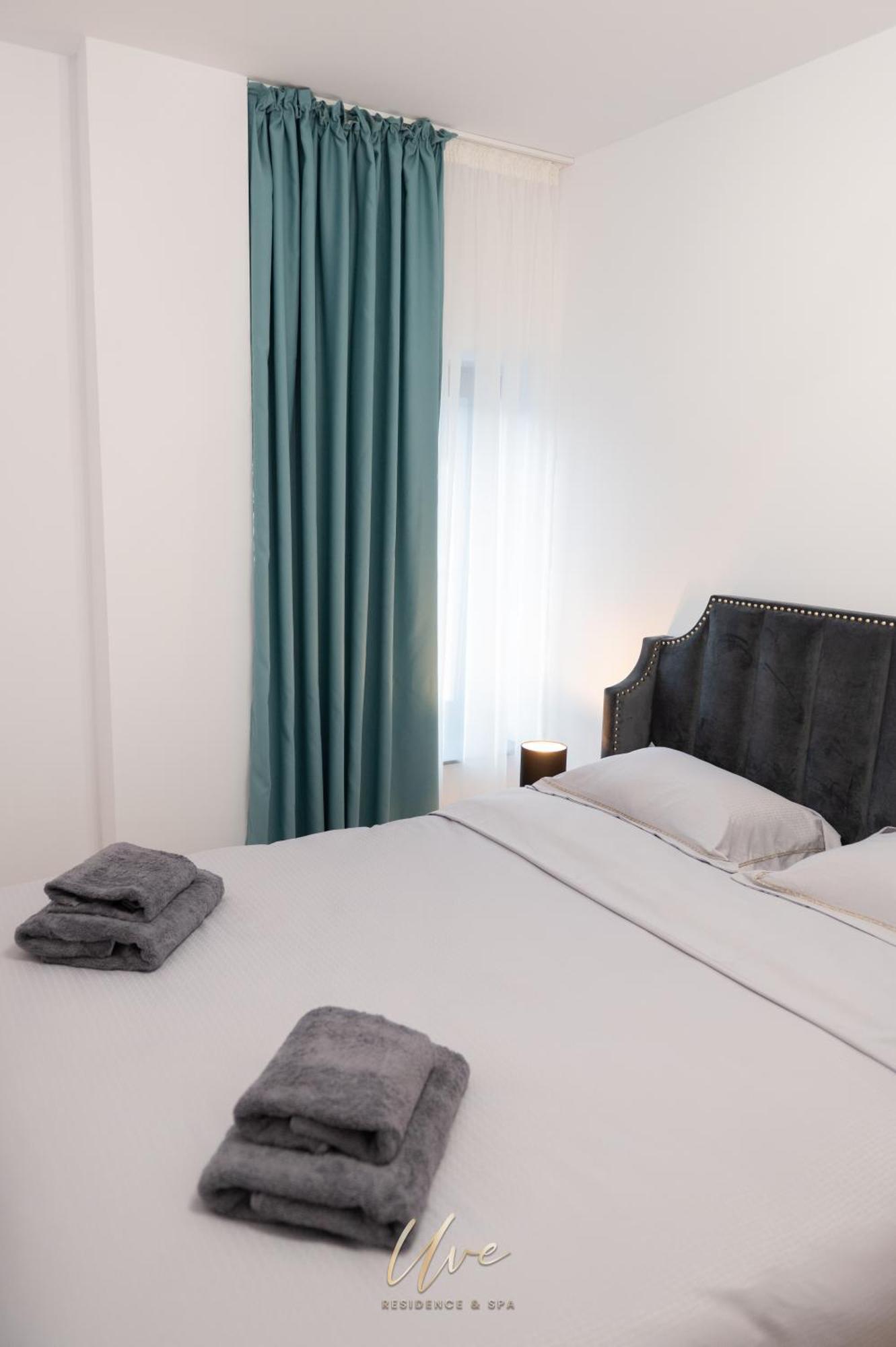 Uve Residence & Spa Piatra Neamţ Exteriör bild