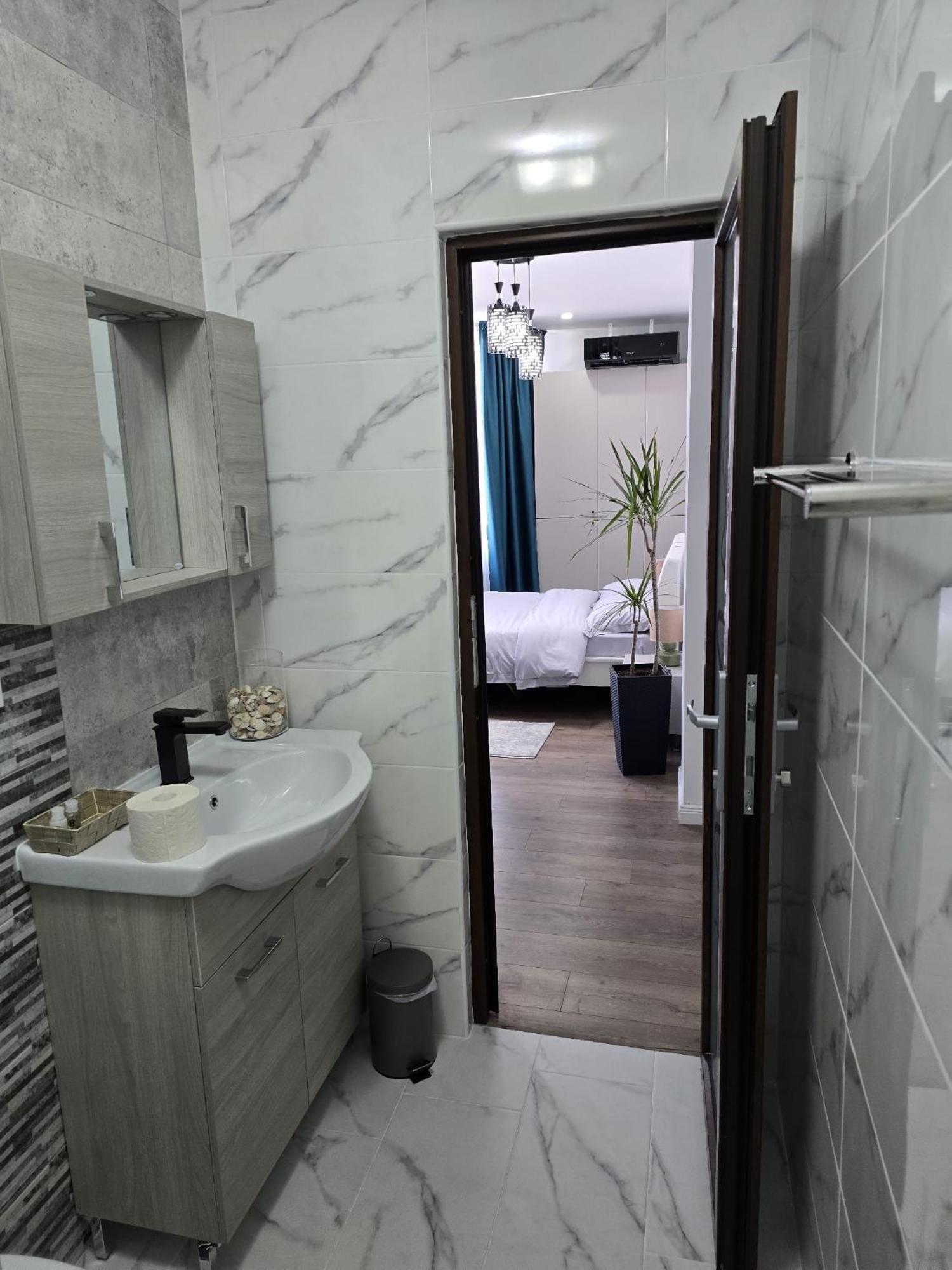 Uve Residence & Spa Piatra Neamţ Exteriör bild