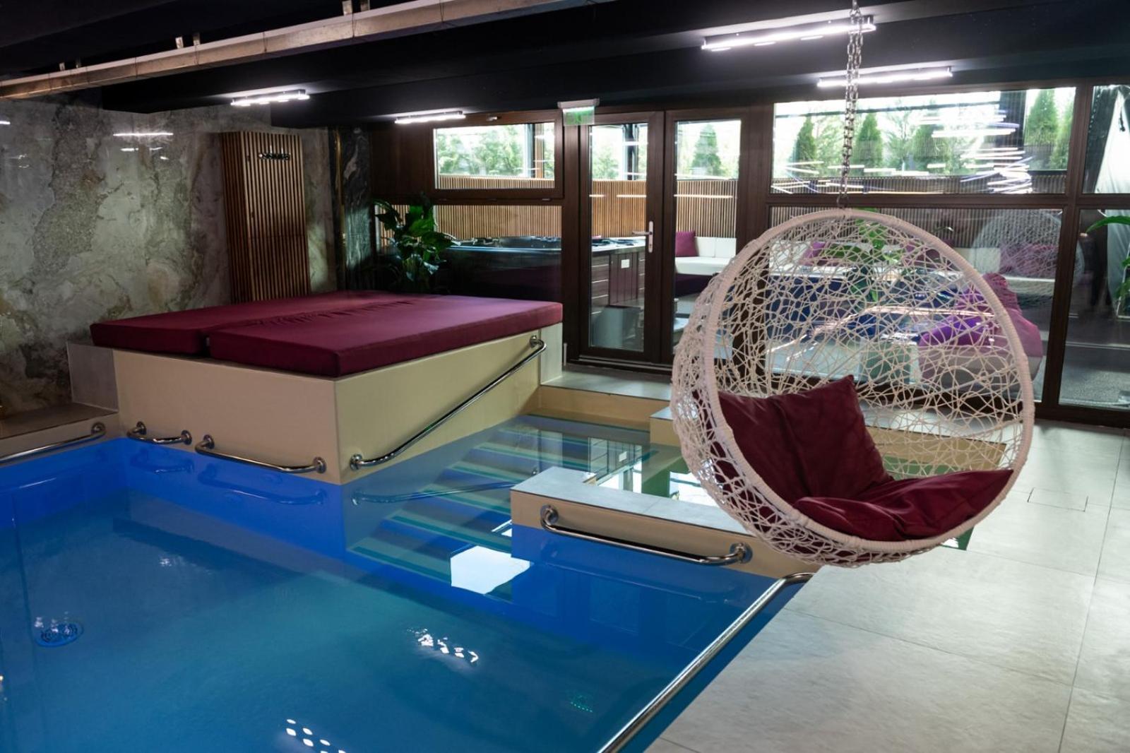 Uve Residence & Spa Piatra Neamţ Exteriör bild