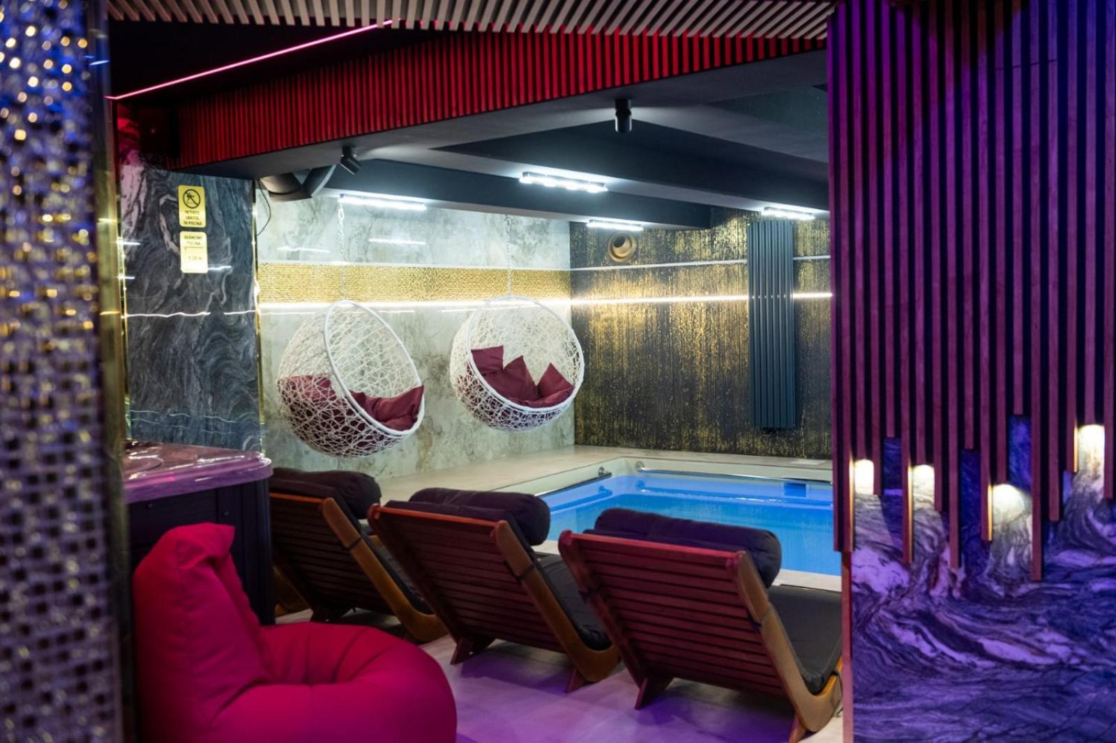 Uve Residence & Spa Piatra Neamţ Exteriör bild