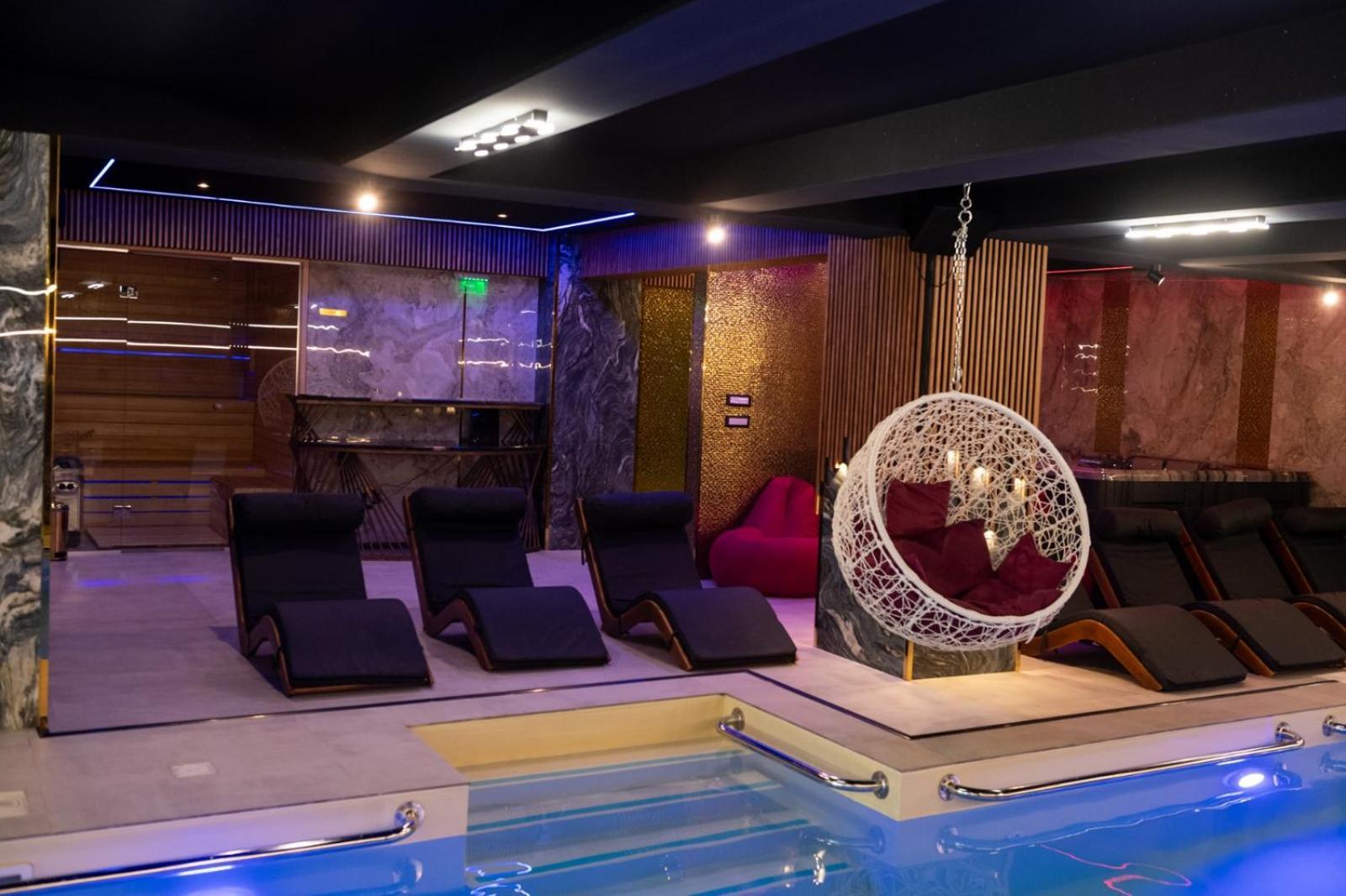 Uve Residence & Spa Piatra Neamţ Exteriör bild